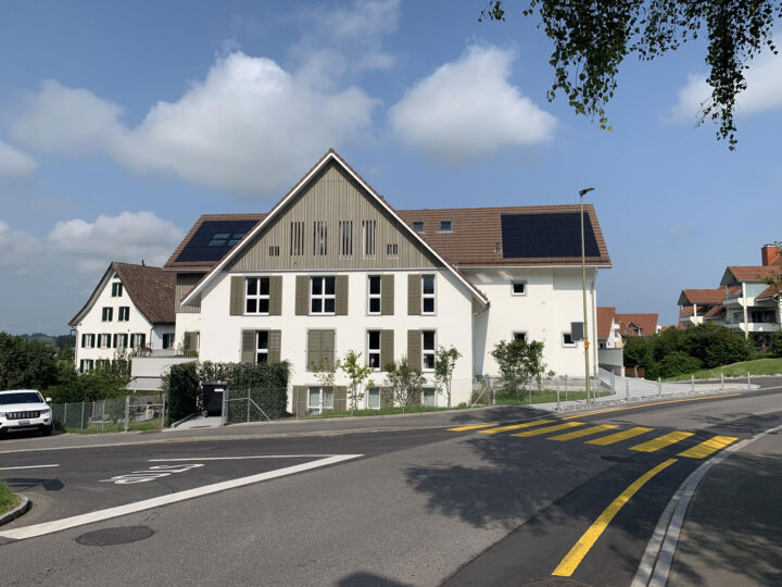 Ziltener & Roth AG - Wohnhaus mit ZEV-Anlage von anderer Strassenseite