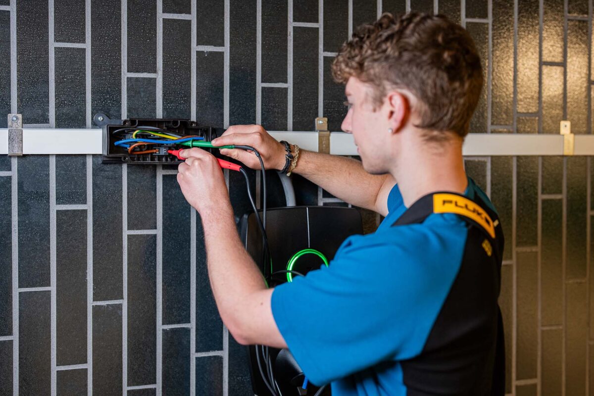 Individuelle Ladelösungen für Elektromobilität zu Hause und im Unternehmen.