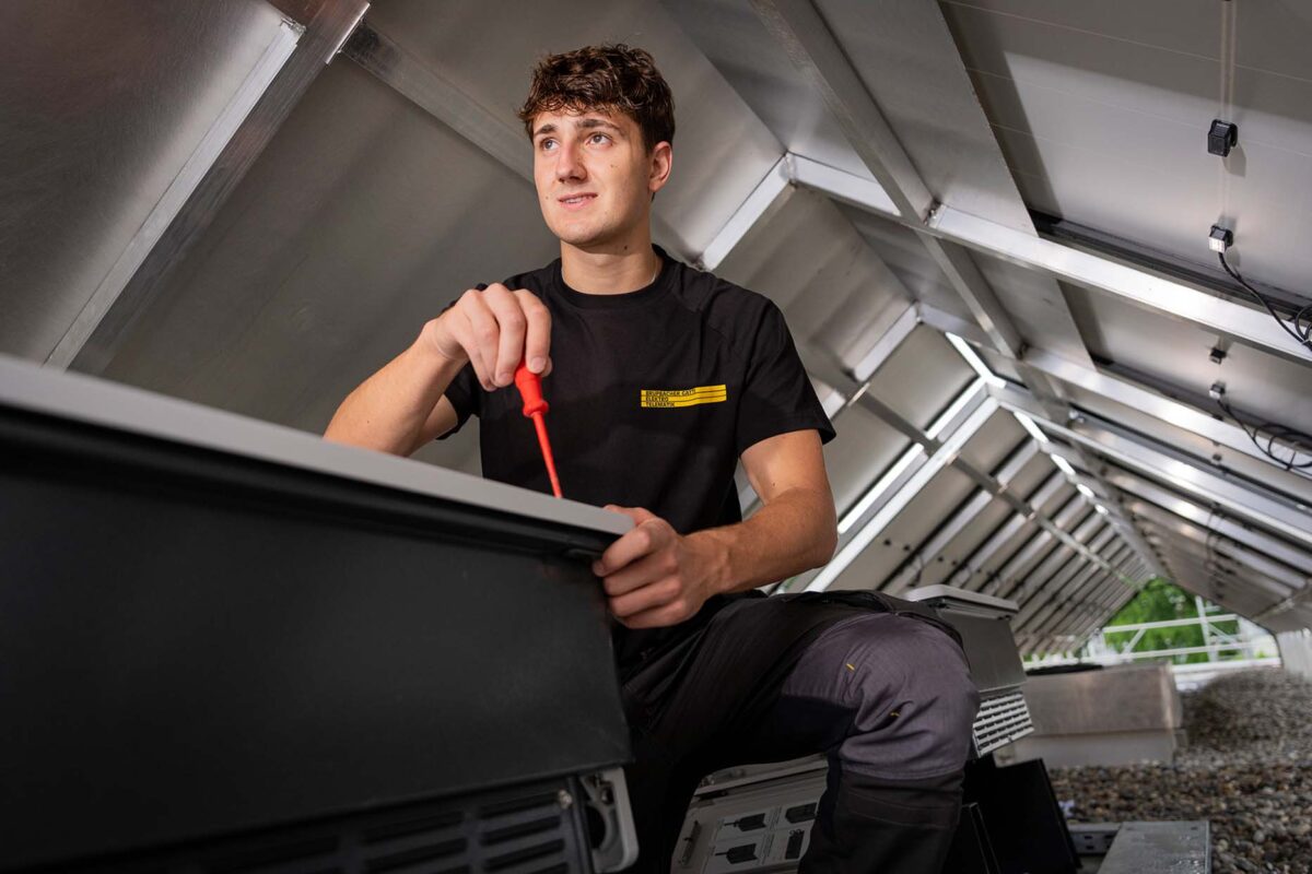 Planung und Installation moderner Photovoltaikanlagen für Eigenheime.